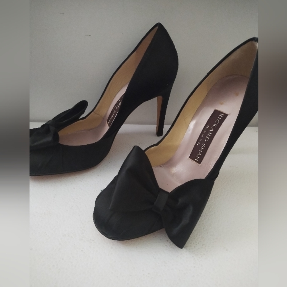 RICKARD SHAH BLACK HEELS WITH SIDE BOW